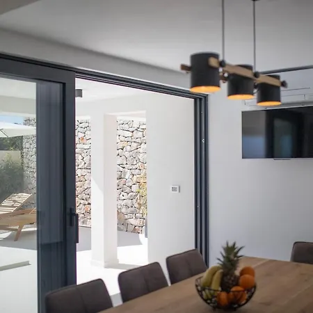 Sea Silhouette Apartment