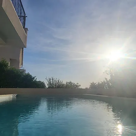 Sea Silhouette Apartment